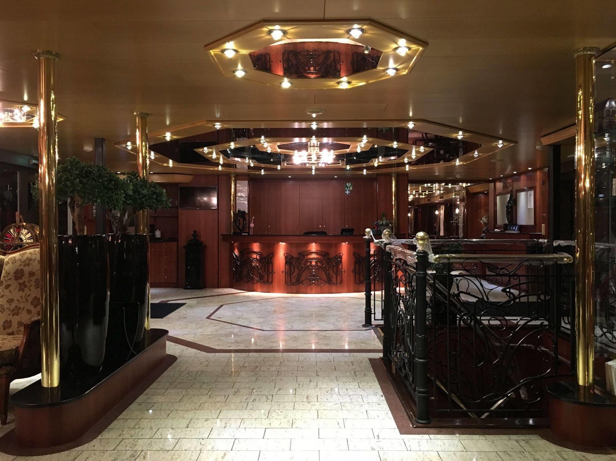 Hotel Knm Ms Switzerland II - Frankfurt Francoforte sul Meno Esterno foto
