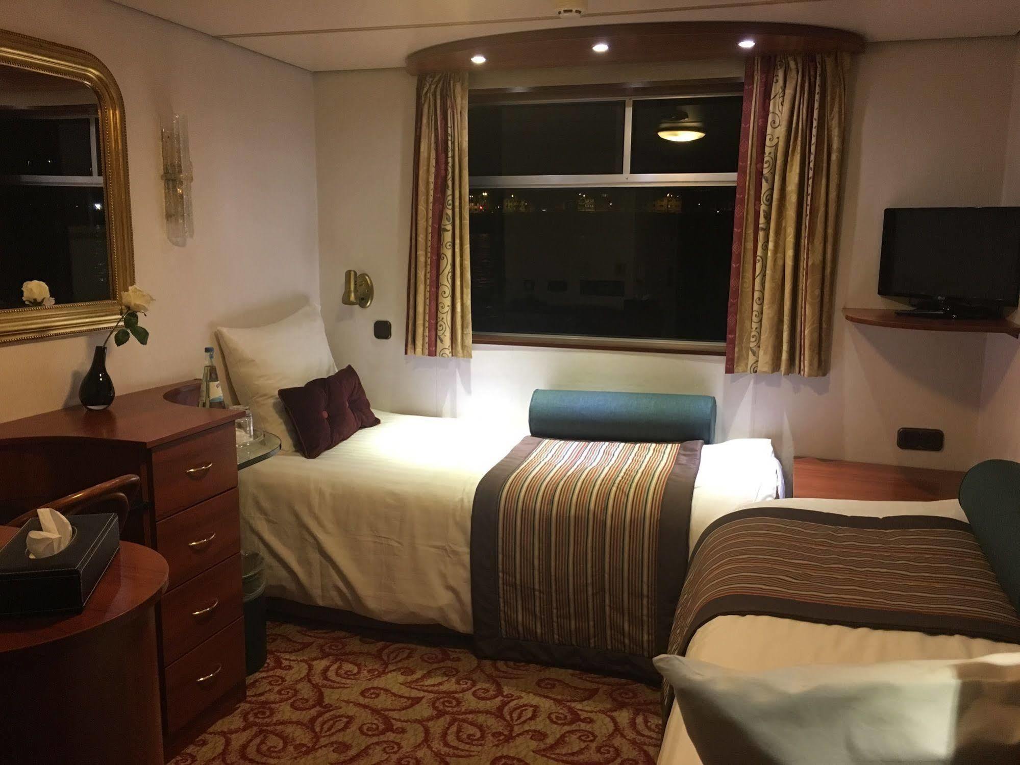 Hotel Knm Ms Switzerland II - Frankfurt Francoforte sul Meno Esterno foto