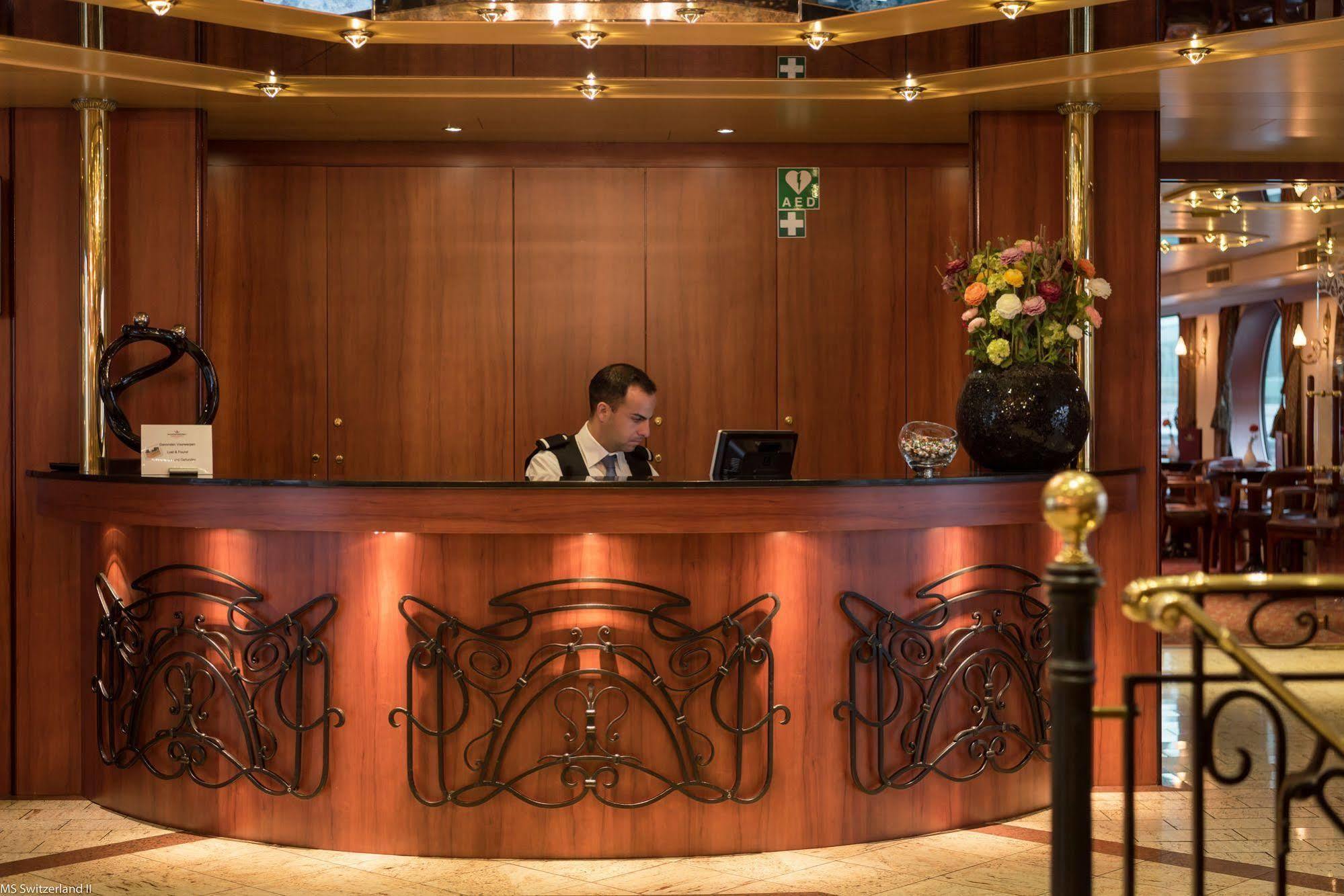 Hotel Knm Ms Switzerland II - Frankfurt Francoforte sul Meno Esterno foto